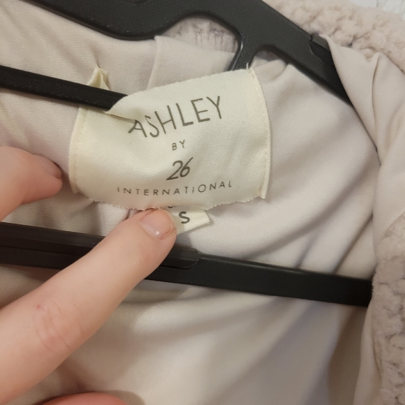 Ashley jacket - Picture 3 of 3